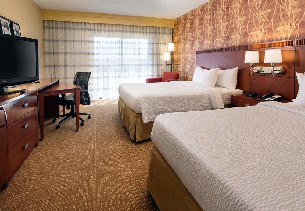 Courtyard By Marriott Phoenix Mesa Exterior photo